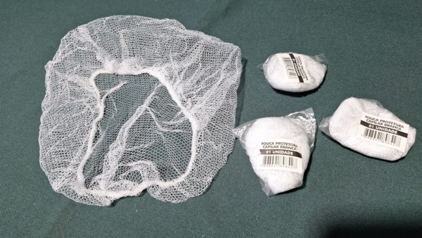 TOUCA CAPILAR NYLON BRANCA UND